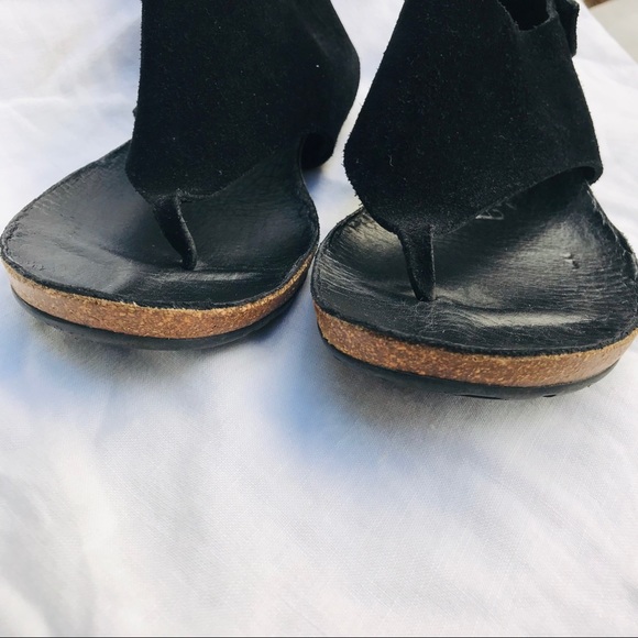 Pedro Garcia Jackie Black Suede Thong - Picture 4 of 8